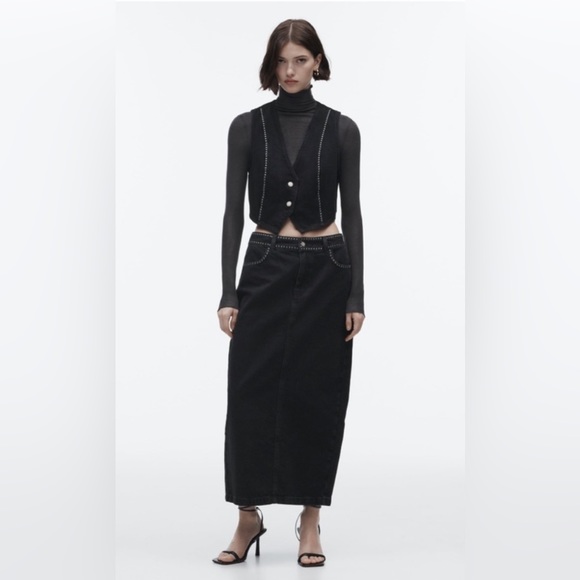 Zara black denim studded skirt slit back Large new $95 SOLD OUT Immediately! - Picture 1 of 4